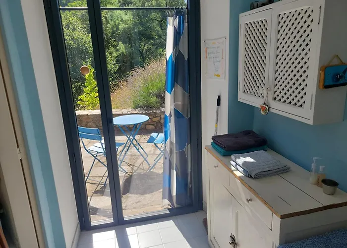 Chambre Et Terrasse Dans Une Ancienne Bergerie