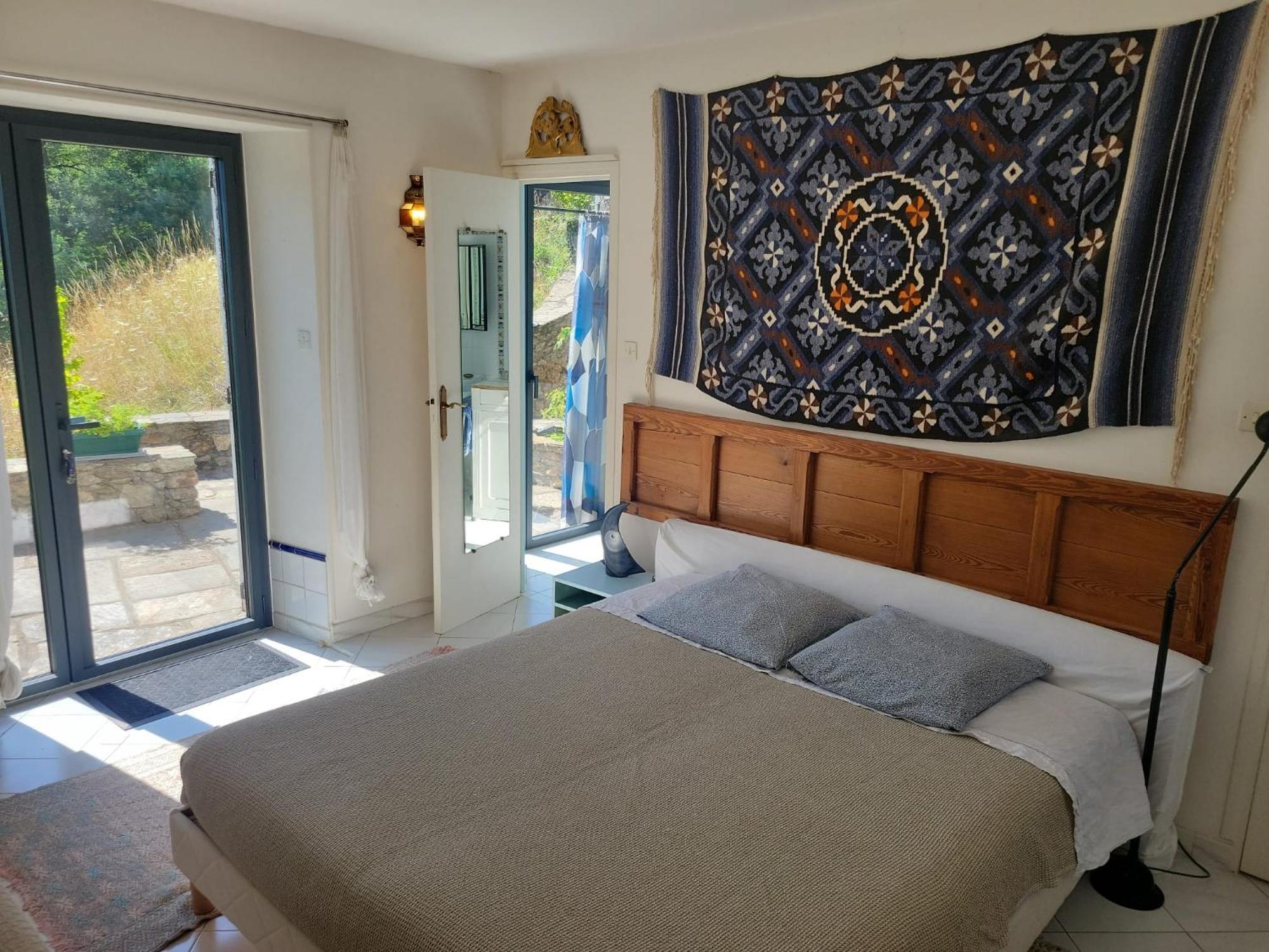 Séjour chez l'habitant Et Terrasse Dans Ancienne Bergerie *